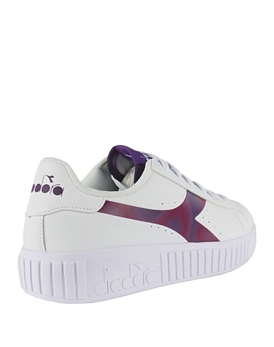 DIADORA