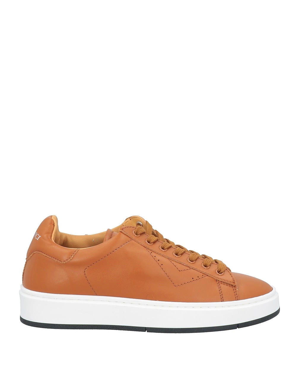 4B12 - Trainers
