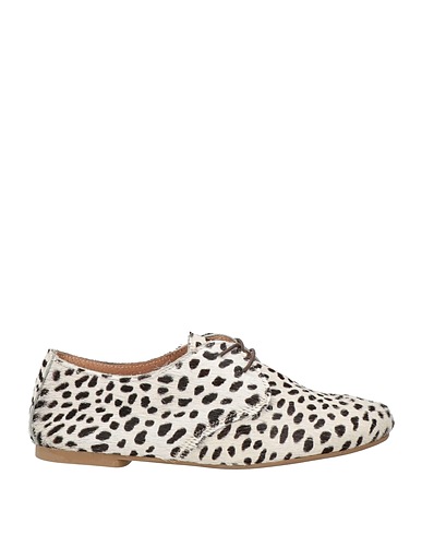 OVYÉ Laced shoes Off white Leather