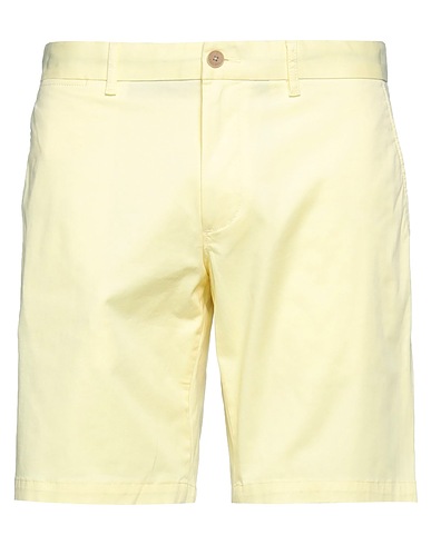 TOMMY HILFIGER Shorts & Bermuda Giallo pastello 97% Cotone organico, 3% Elastan