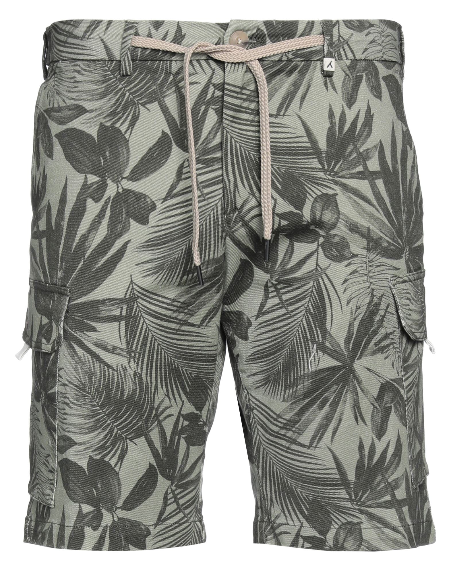 MYTHS - Shorts & Bermuda Shorts