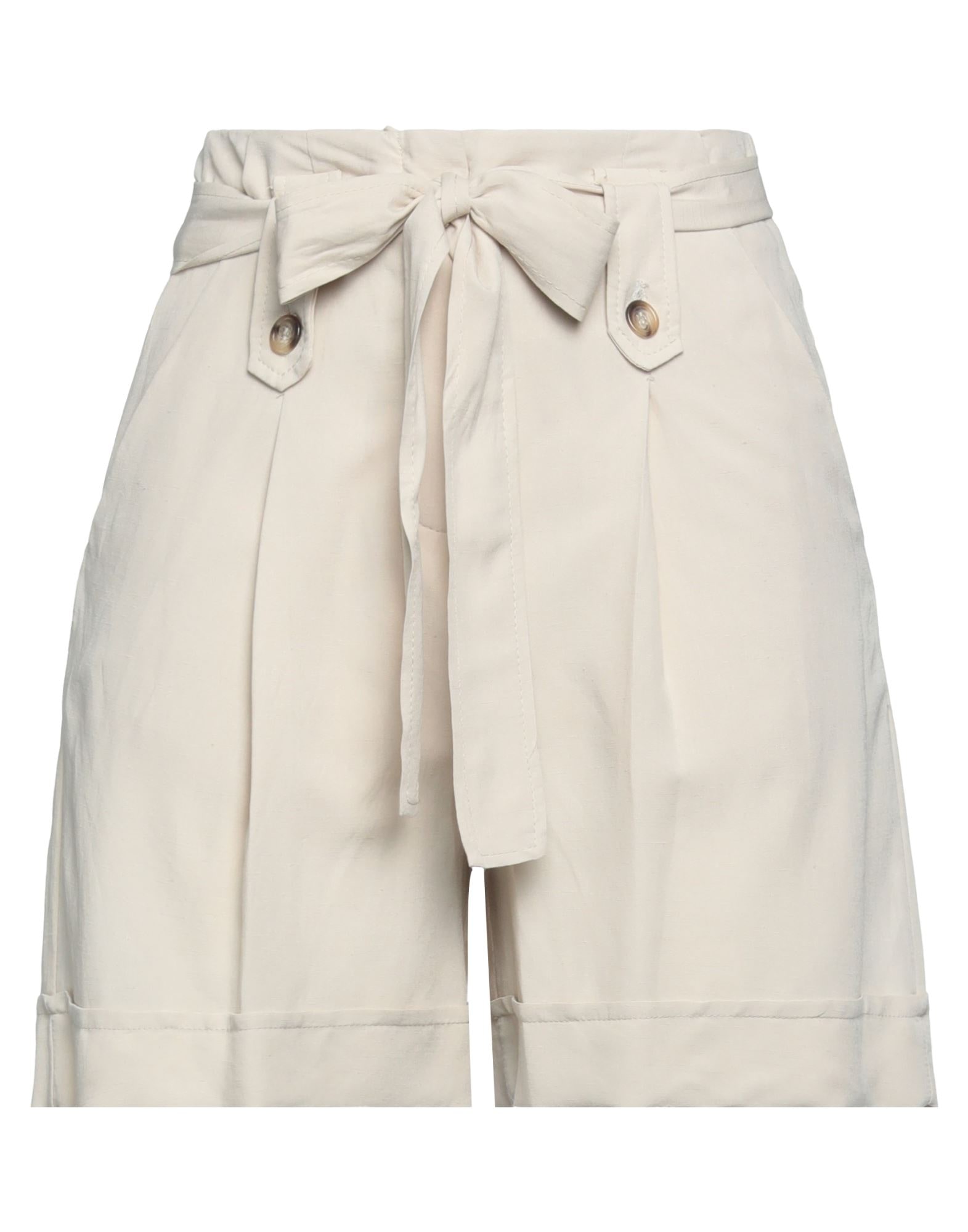WHITE WISE - Shorts & Bermuda Shorts