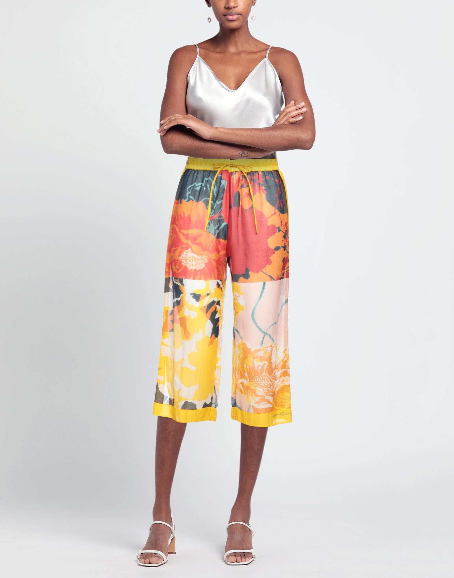 サルバトーレ フェラガモ ジャケットとパンツ Salvatore Ferragamo（サルバトーレフェラガモ）スラックス 紺 サイズ