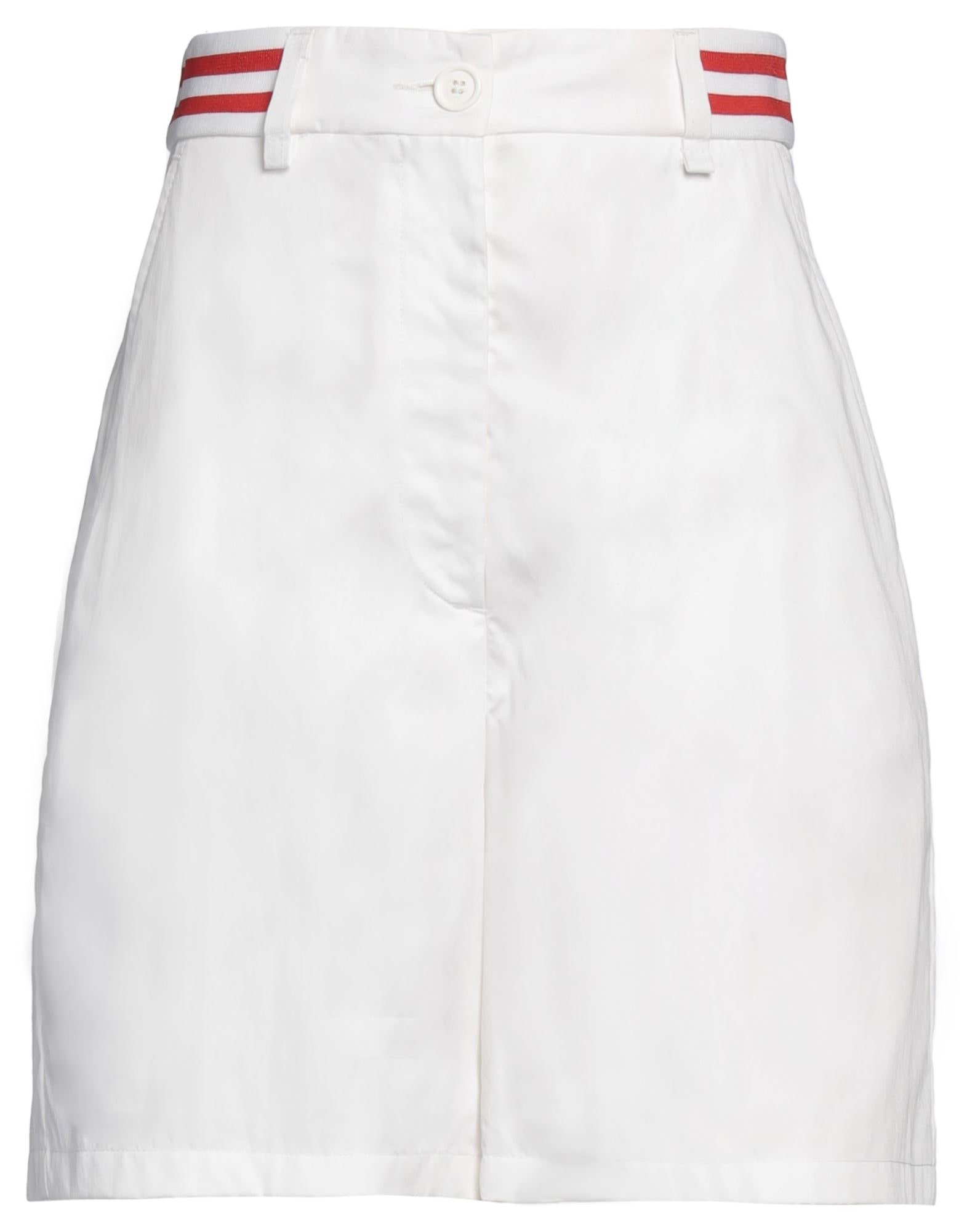 LOVE MOSCHINO - Shorts & Bermuda Shorts