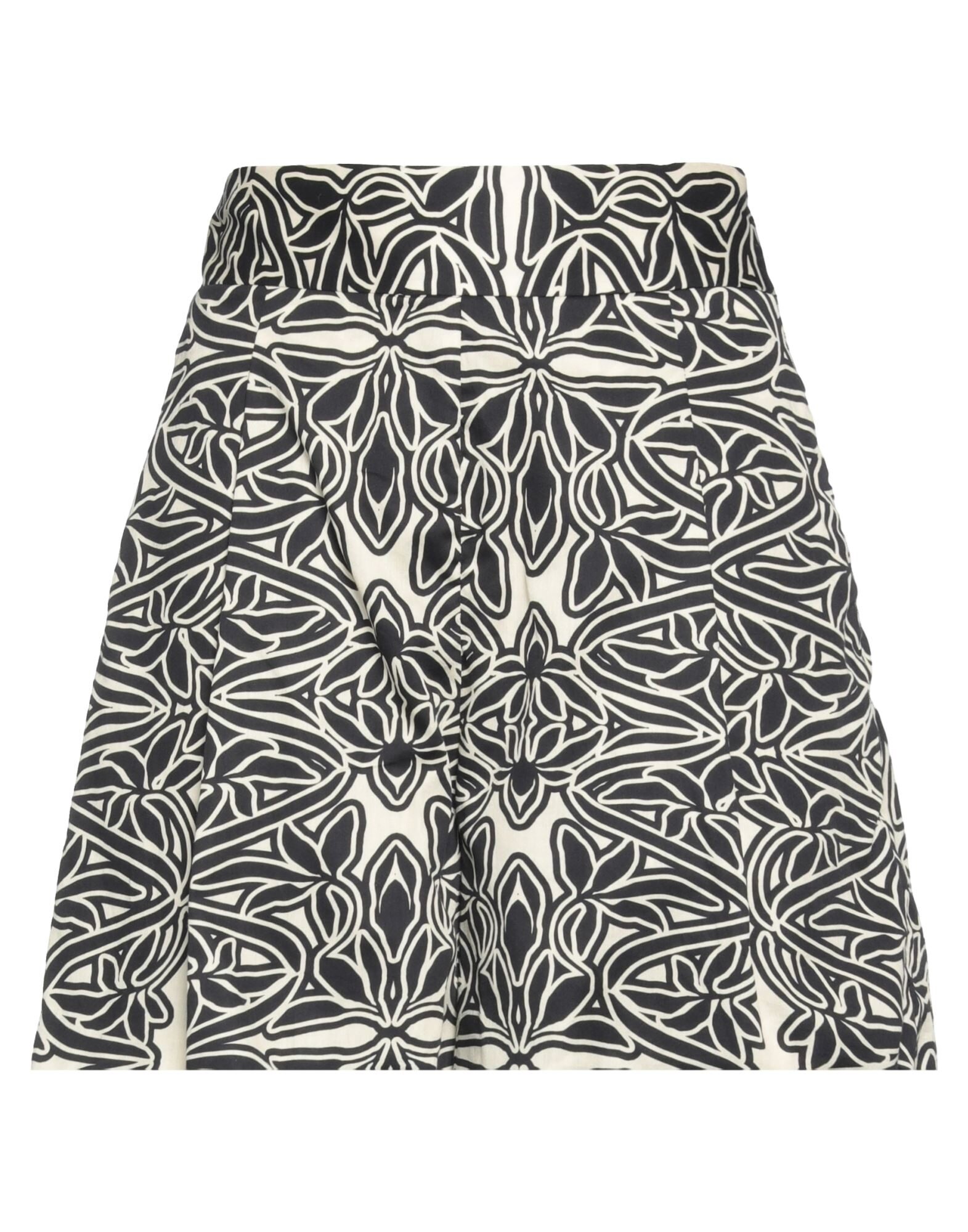 EUGENIA FERNĀNDEZ - Shorts & Bermuda Shorts