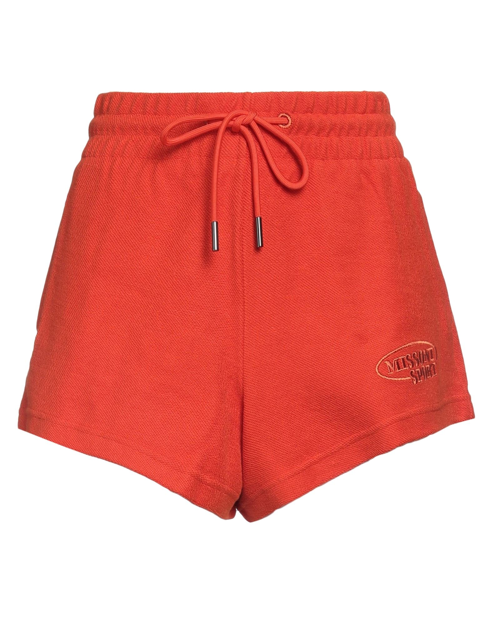 パンツ MOSCHINO Women Shorts  Burmudas A0304 0420 0130 RED MOSCHINO | Red Women's Shorts & Bermuda | YOOX