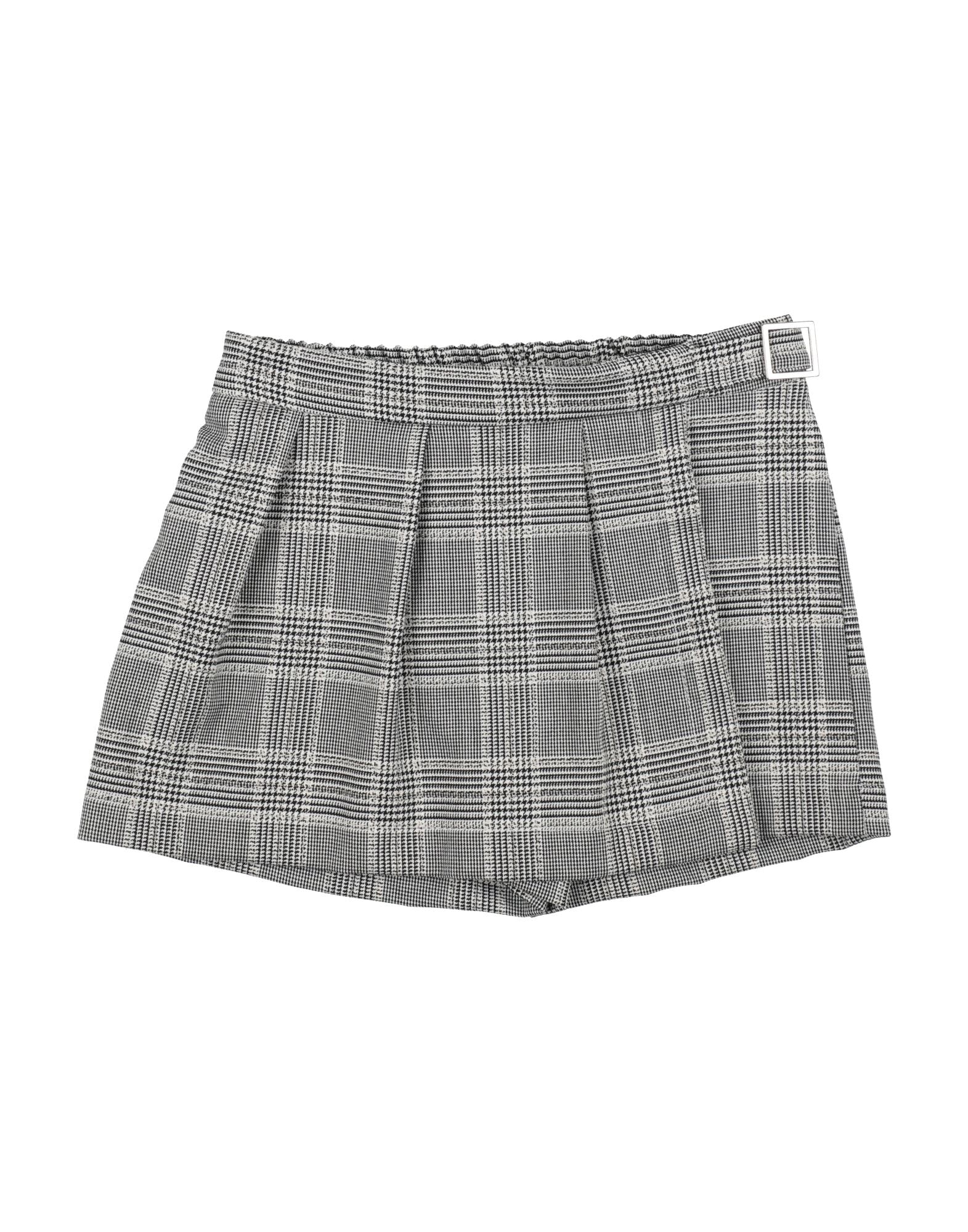 U+É - Шорты и бермуды