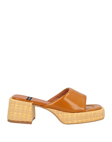 ÁNGEL ALARCÓN Sandals Mustard Leather