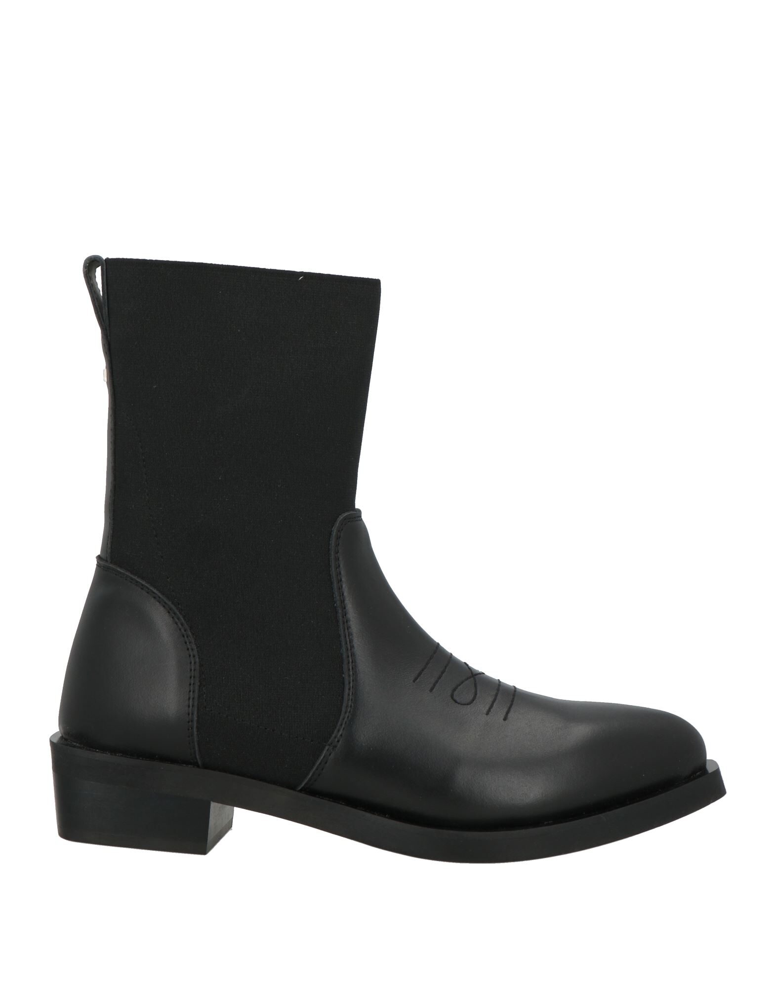 N°21 - Ankle boots