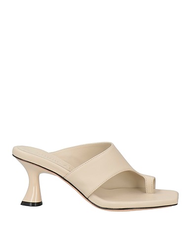 STUDIO AMELIA Flip flops Beige Leather