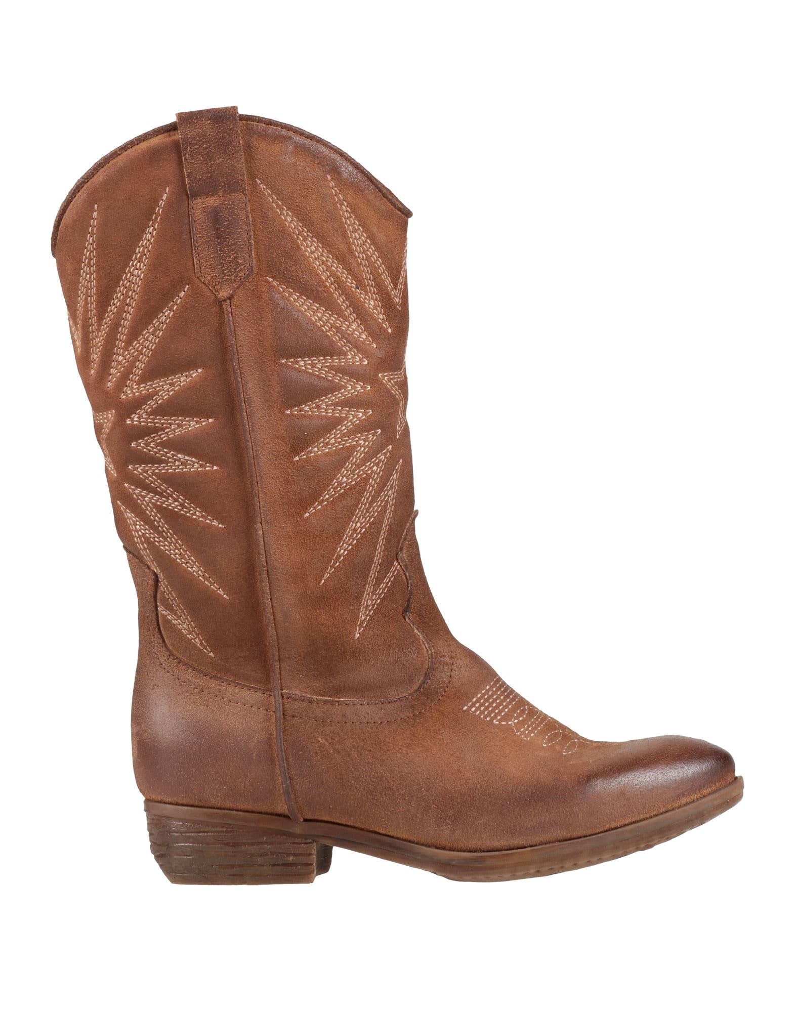 EDITORIAL CLOTHING - Boots