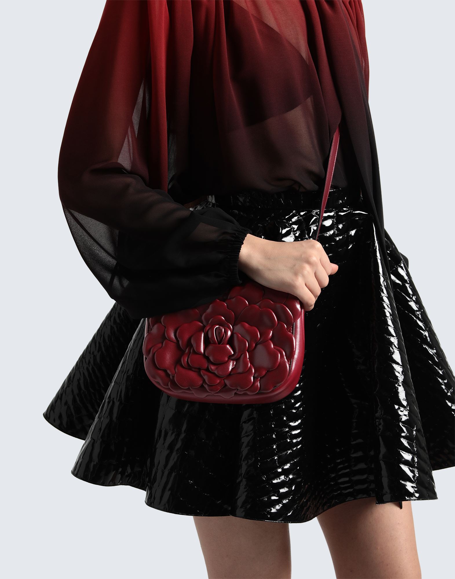 【VALENTINO ほぼ新品 】レザー クロスボディバッグ ヴァレンティノガラヴァーニ ヴィヴァ スーパースター ナッパレザー