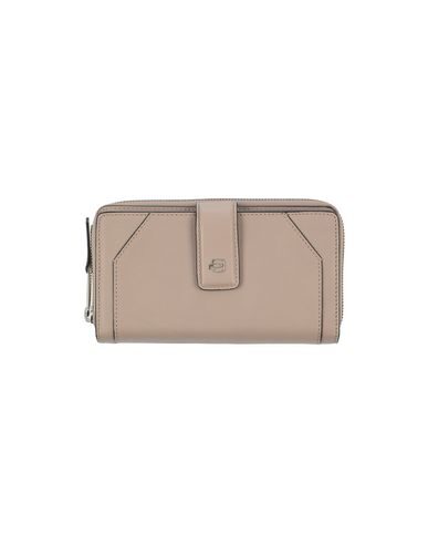 Click to view more detailed imagery on our partner's website Piquadro Wallet In Dove Grey