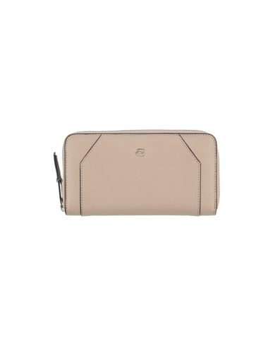 Click to view more detailed imagery on our partner's website Piquadro Wallet In Dove Grey