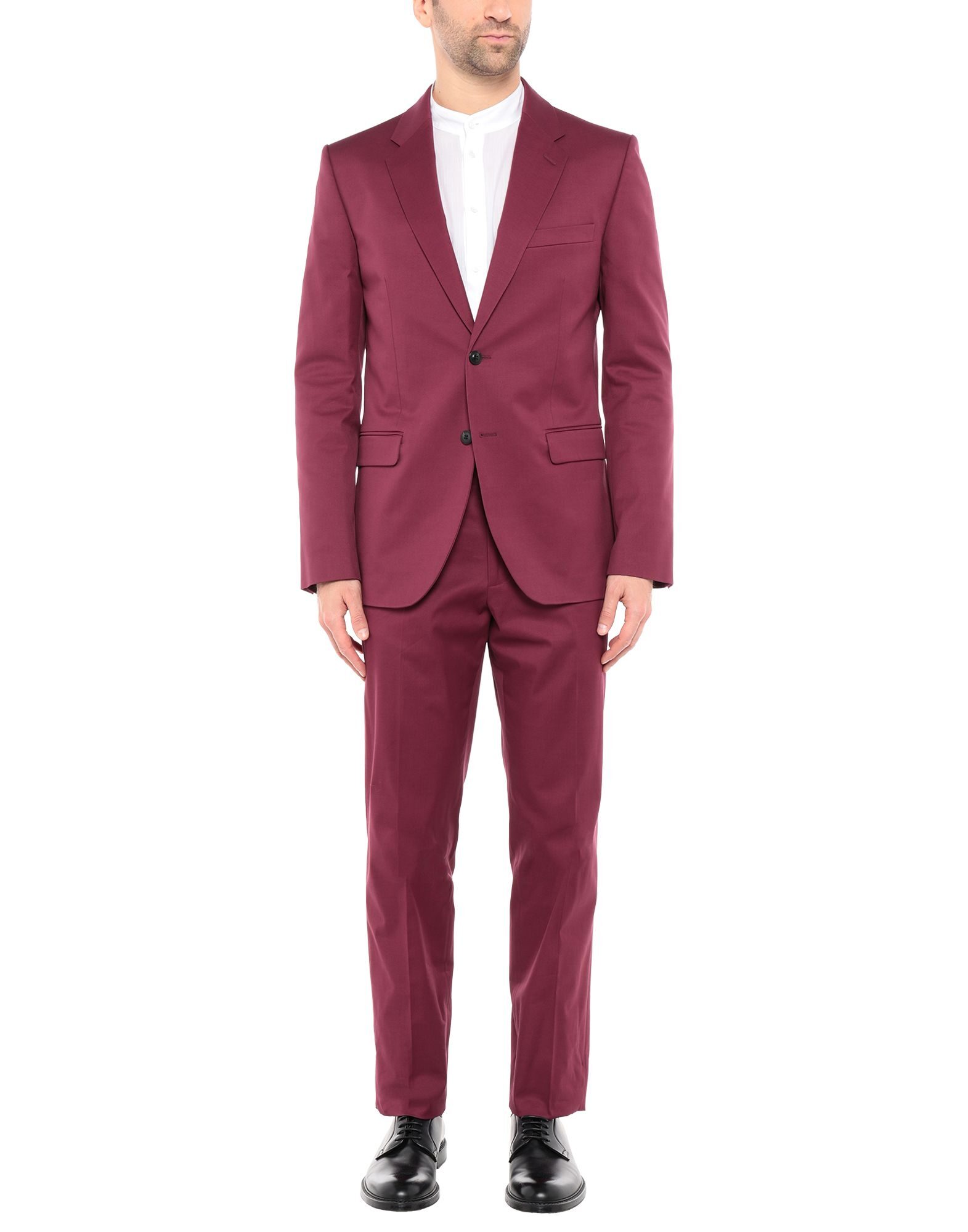 Красный костюм Версаче. Костюм мужской Версаче классический. Костюм Версаче мужской классика. Малиновый костюм мужской